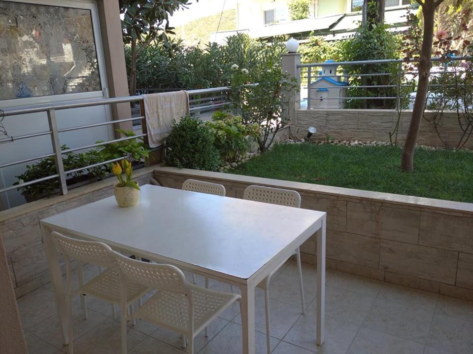 Appartamento Δεσποινα Néa Péramos Esterno foto